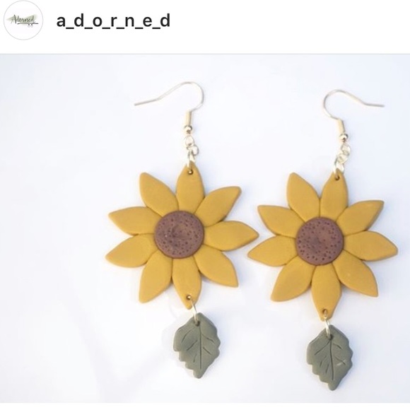 Sunflower Earrings🌻 - Picture 2 of 2